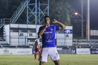 Celebración de Alberto Andrés Montiel (24 años) en el tanto de apertura. (Foto: APF)