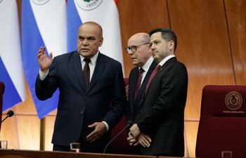 Basilio Núñez (presidente del Senado), César Diesel (presidente de la Corte Suprema) y Raúl Latorre (presidente de Diputados).