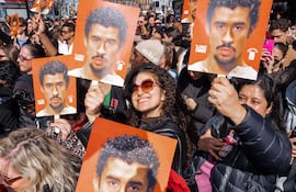 Espectadores que asistieron a un concurso de dobles de Bad Bunny, en el Bronx, Nueva York.