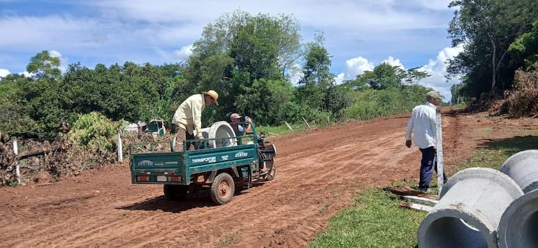 Los vecinos de la compañía Arroyito lograron que la Municipalidad invirtiera en la apertura del camino vecinal.