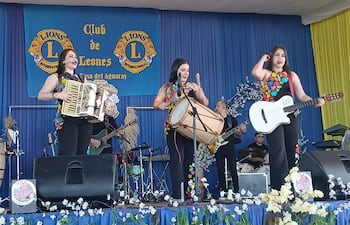 El momento central estuvo a cargo del Grupo Oasis, que presentó su variado repertorio y logró una gran conexión con el público