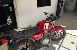 Detenidos por robo de moto vendían chipas.