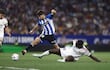 El delantero del Espanyol Javi Hernández (i) trata de superar a Ibrahima Konaté, del Real Madrid, durante el partido de LaLiga de fútbol que RCD Espanyol y Real Madrid disputan este sábado en el RCDE Stadium, en Barcelona.