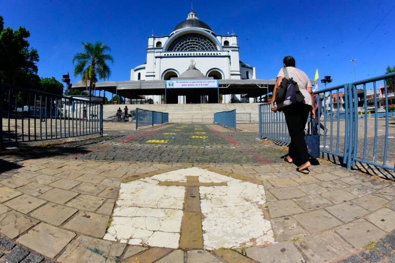 En varios sectores de la plazoleta se ubican los 3.400 puntos blancos para las burbujas. (gentileza).