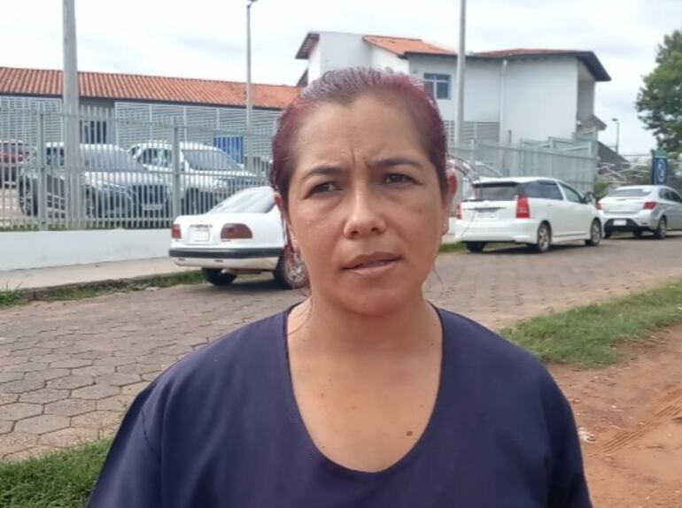 La representante de las limpiadoras de la Unidad Sanitaria de Santaní, Vilma Silva exige  a la empresa CEVIMA el pago de sus sueldos a las trabajadoras