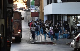 Los pasajeros tienen numerosas quejas contra el sistema de transporte público en el AMA. Pero principalmente, repudian las reguladas.
