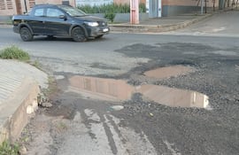 La avenida Laguna Grande está en pésimo estaLa avenida Laguna Grande está en pésimo estado, llena de baches en varios puntos. do.