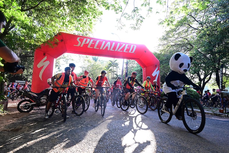 El paseo inició y finalizó en el Jardín Botánico. 