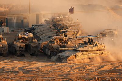 Tanques israelíes este viernes en la frontera con la Franja de Gaza.