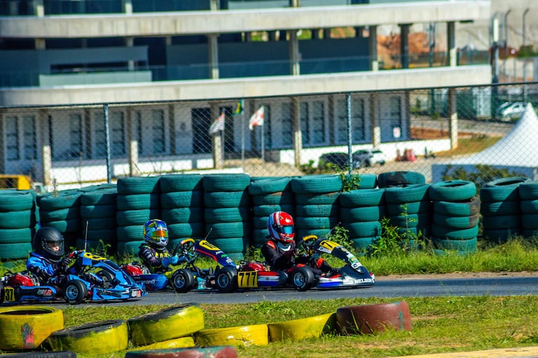 Nelson Segovia en una de las competitivas carreras del fin de semana.