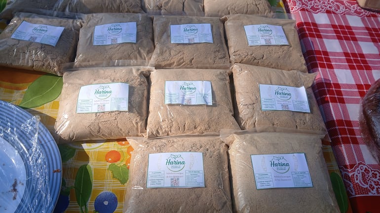 Harina de algarrobo se comercializa a G. 20.000 el paquetes de 350 gramos.