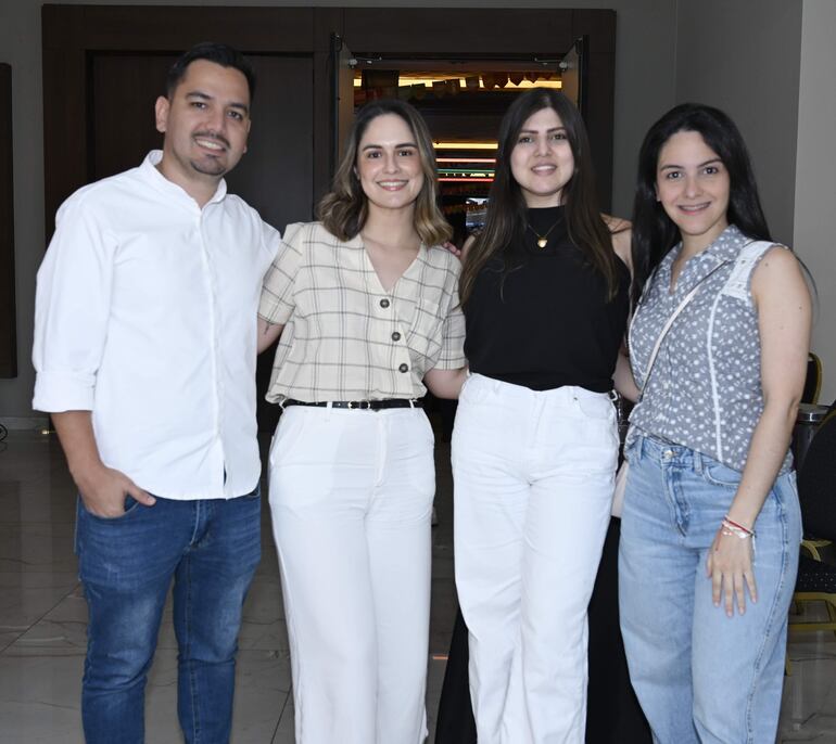 Édgar Amarilla, Milagro Silgueira, Jessica Quintana y Belén Mendoza. 