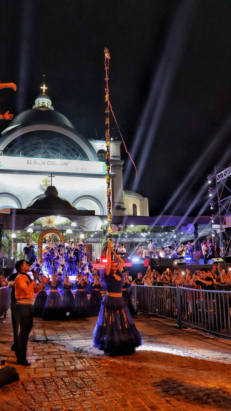 Serenata a Caacupé reunió a grandes artistas y emocionó a miles de peregrinos