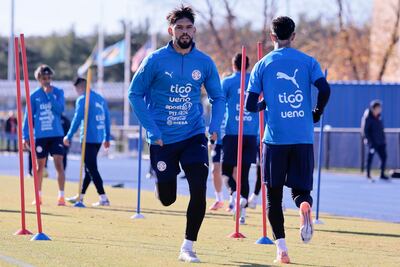 El zaguero de la selección paraguaya de fútbol, Omar Federico Alderete Fernández (28 años), durante el entrenamiento que tuvo lugar en el campo deportivo de la Universidad de Delaware.