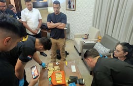 Incautan 22 kilos de lingotes de oro en el aeropuerto Silvio Pettirossi.