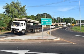 Conductores que utilizan la ruta PY08 informan sobre la necesidad de verificar tableros de señalización en Cruce Tacuara.