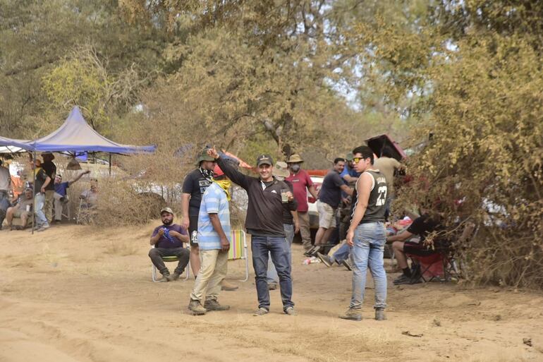 Los aficionados en los tramos de la Etapa 2 del Rally del Chaco 2023.