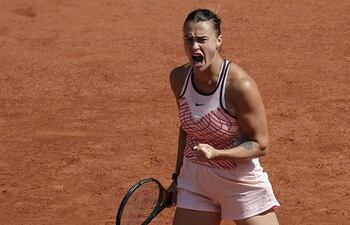 Grito de “guerra” de Sabalenka, que arrancó bien en Paris. EFE