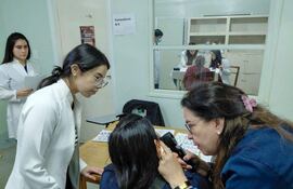 Campaña dermatológica en Guairá detecta casos de lepra, melanoma y cáncer de piel en más de 460 consultas.