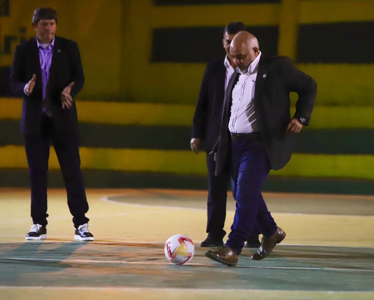 Hernán Olmedo, Vice Director de la Liga Premium, dio el puntapié inicial para el arranque de la División de Honor.