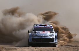 Espectacular derrape del Toyota GR Yaris Rally1 al mando de la dupla francesa Sébastien Ogier-Vincent Landais.