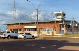 Fachada del aeropuerto de Encarnación.