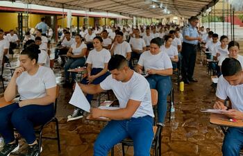 Imagen ilustrativa: miles de jóvenes, tanto hombres como mujeres, buscan año a año incorporarse a la Policía Nacional.