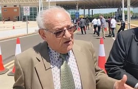 Reinerio Santacruz Mendoza se retiró visiblemente molesto al no poder ingresar al acto oficial.”