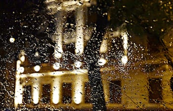 LLUVIA, EN EL CENTRO DE ASUNCION. FOTOGRAFO SILVIO ROJAS. 10-01-2024.