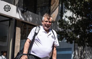 Éver Hugo Almeida, entrenador de Olimpia.