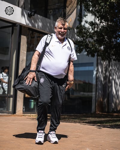 Éver Hugo Almeida, entrenador de Olimpia.
