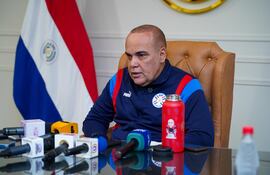 Basilio "Bachi" Núñez, presidente del Senado en conferencia de prensa.