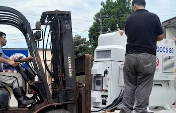 El Hospital Distrital de Carapeguá recibió un generador de oxígeno medicinal.
