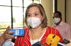 Lilian Samaniego en conversación con la prensa este miércoles.