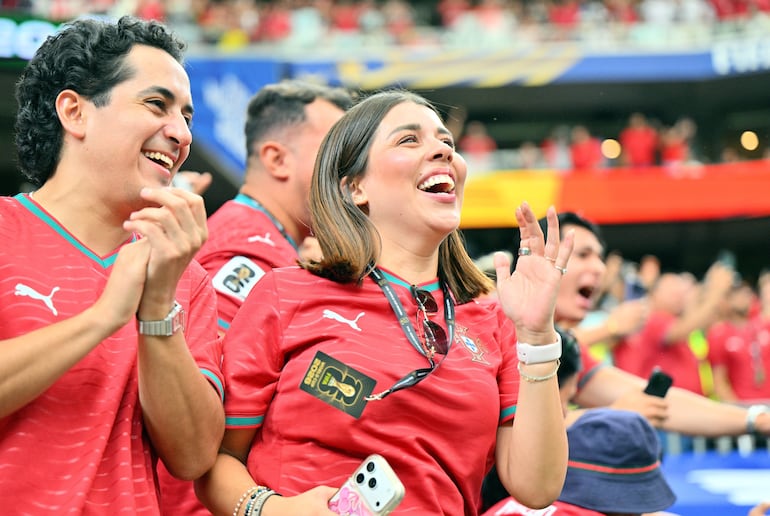 Delirio de los portugueses en el estadio de Houston por la gran exposición del equipo.