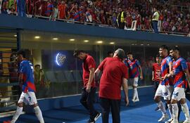 Así se retiraba el entrenador Facundo Sava, luego de dirigir su último partido con el "Ciclón".