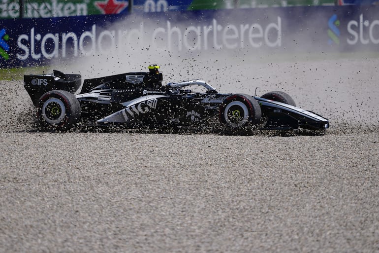 El finlandés Valteri Bottas y su Cadillac en la cama de leca.