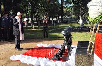 El homenaje a los policías caídos en Curuguaty se realizó en el patio de honor del GEO, en la Dirección de Policía de Alto Paraná.