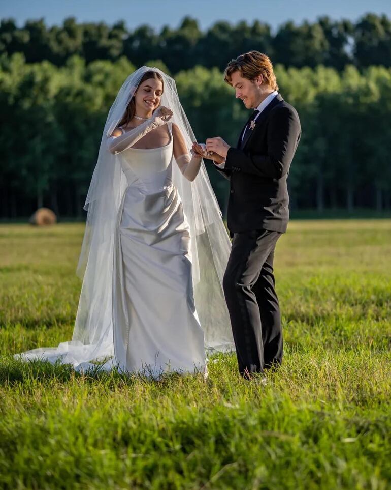 Bárbara Palvin y Dylan Sprouse se casaron en Hungría, país natal de la supermodelo. (Instagram/Themetgalaofficial)