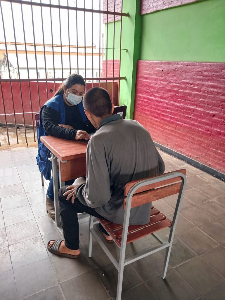 Tuberculosis: solo el 20% de los reclusos continúa su tratamiento al salir de prisión