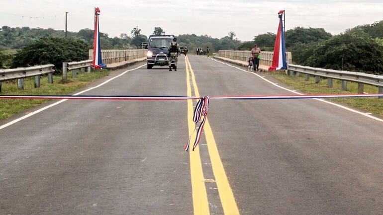 El tramo Carapeguá–Nueva Italia, inaugurado en 2017, presenta actualmente varios cráteres