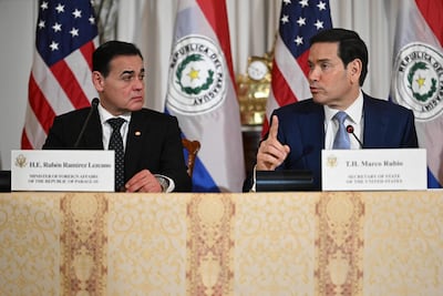 El secretario de Estado de Estados Unidos, Marco Rubio (der.), se reúne con el ministro de Relaciones Exteriores de Paraguay, Rubén Ramírez Lezcano, en el Departamento de Estado en Washington, D.C., el 15 de diciembre de 2025.