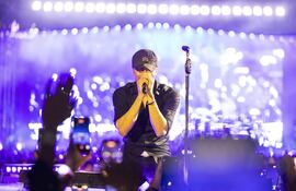 Enrique Iglesias durante el concierto que ofreció el pasado 29 de octubre en el MMRDA Grounds de Bombay, ante unas 30.000 personas.