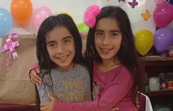 Piden ayuda para costear cirugías para mellizas de 9 años.