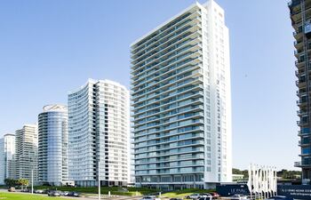 Ref #10170: 4 dormitorios, 4 baños y toilette. Sup. 242 m2 totales a U$S 1.300.000.