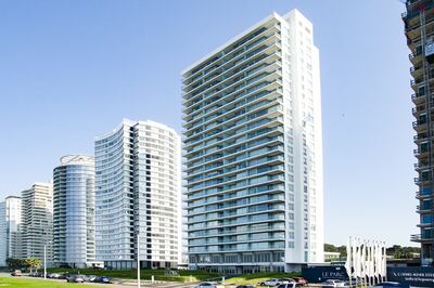 Ref #10170: 4 dormitorios, 4 baños y toilette. Sup. 242 m2 totales a U$S 1.300.000.