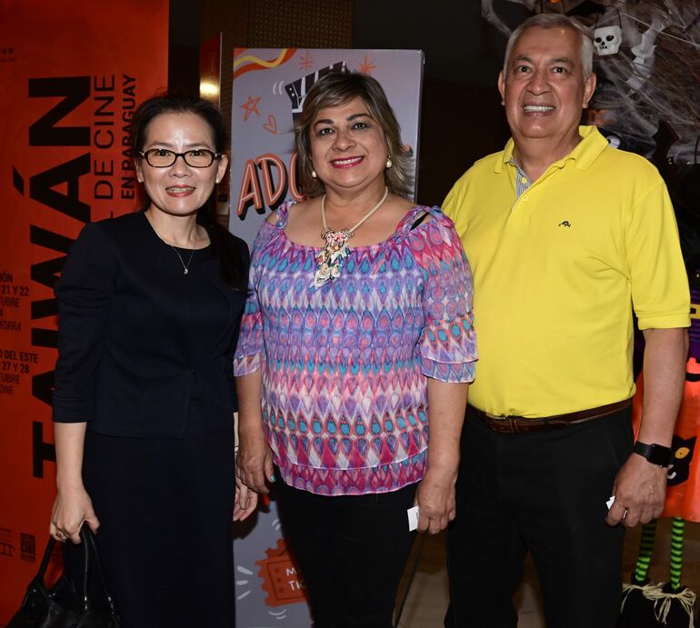 Blanca Hsu, Myriam Insfrán e Ignacio González.