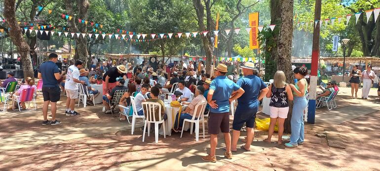 Importante concurrencia de turistas en la Feria Mangore.