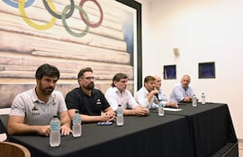 Autoridades de los distintos entes que avalan el Torneo Regional del Nordeste Argentino (NEA) 2026, en el lanzamiento oficial del certamen que cuenta con clubes paraguayos invitados.