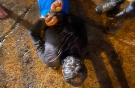 Vecinos de Luque atrapan a presunto motochorro que intentó robar a dos menores.